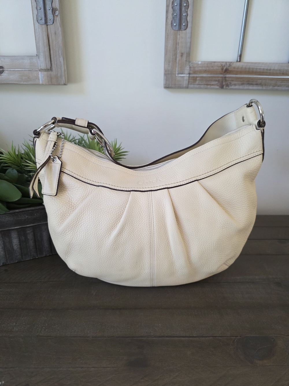 Coach Soho Pleated Hobo Shoulder Bag Buttercream Pebble Leather Buckle Y2K - Picture 7 of 16